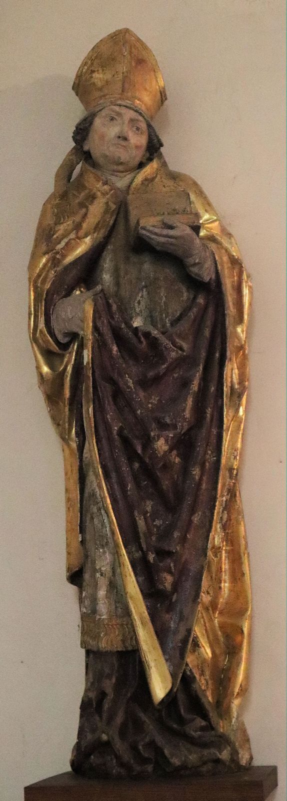 Statue im Restbau der Klosterkirche Murbach