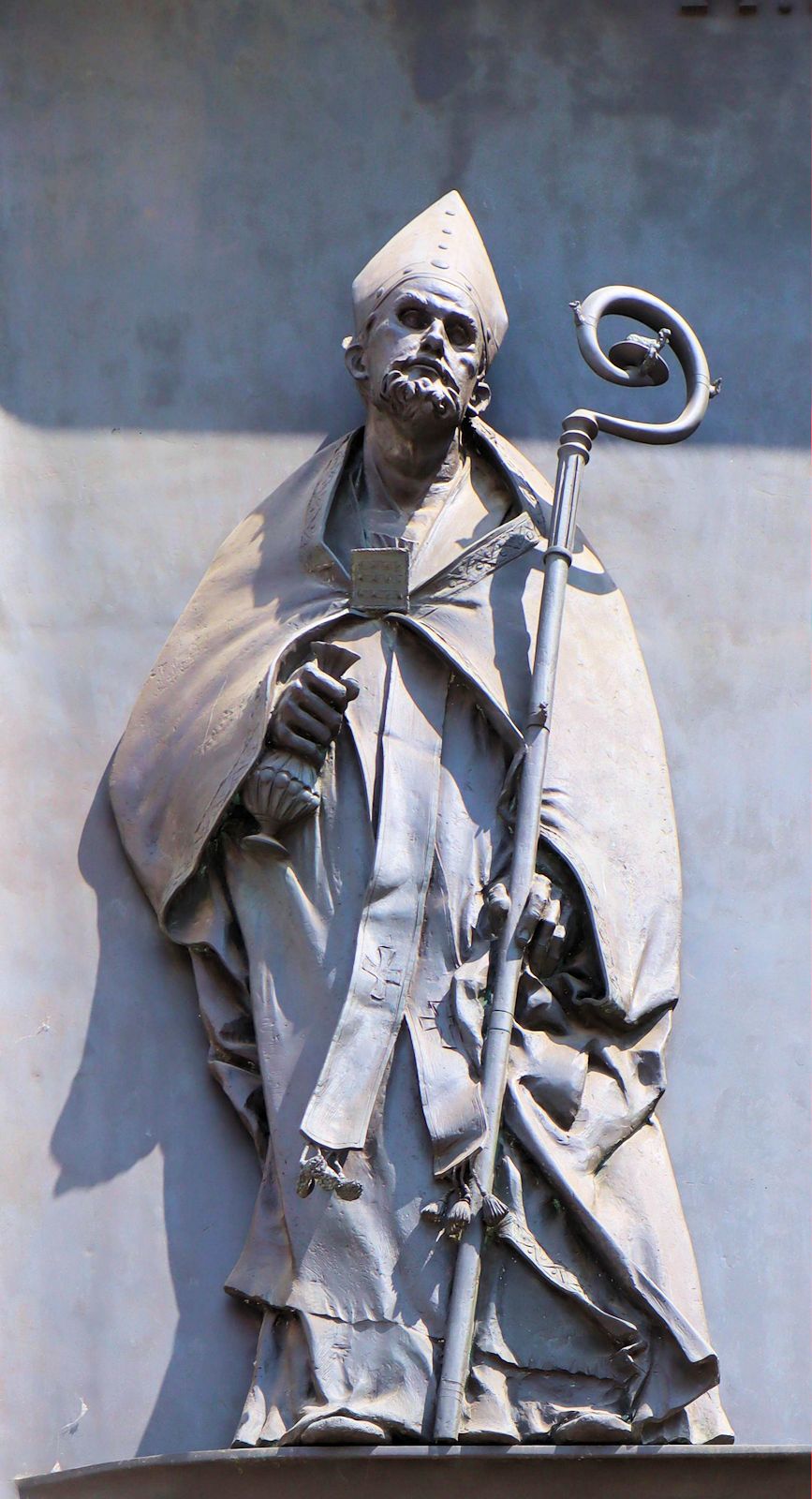 Statue am Portal der Basilika Santa Giustina in Padua