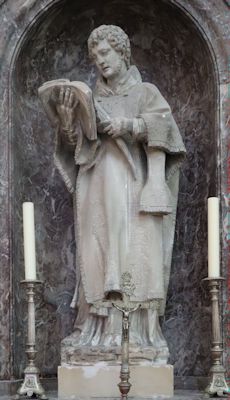 Statue in der Kathedrale in Soissons