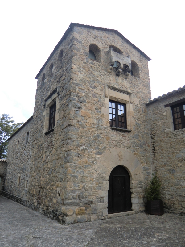 Bischofspalast  aus dem 16. Jahrhundert, neben der Kathedrale San Vicente in Roda de Isábena