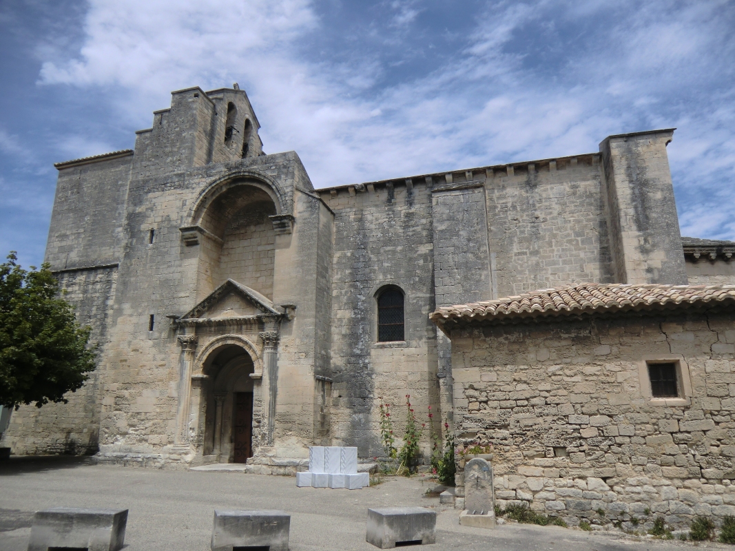 Die Restitutus geweihte Kirche in St-Restitut