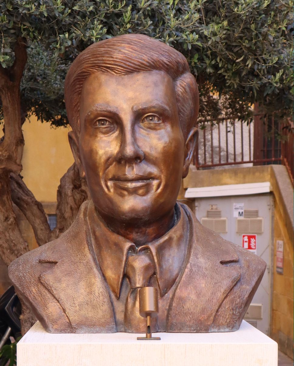 Denkmal vor dem ehemaligen Gerichtsgebäude in Agrigento