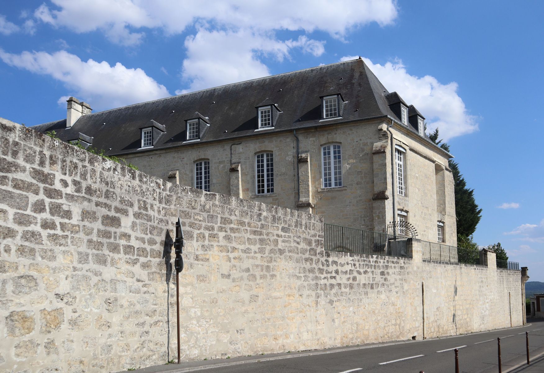 Gebäude des ehemaligen Klosters Saint-Jean in Laon