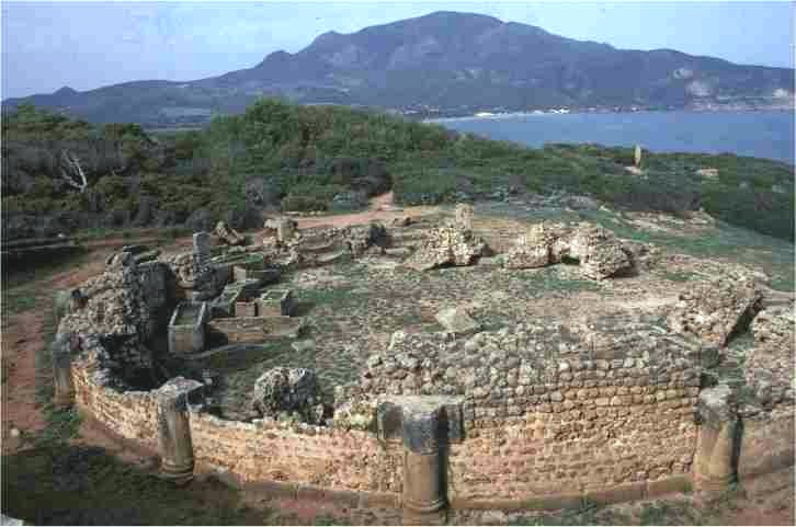 Reste des Mausoleums in Tipasa