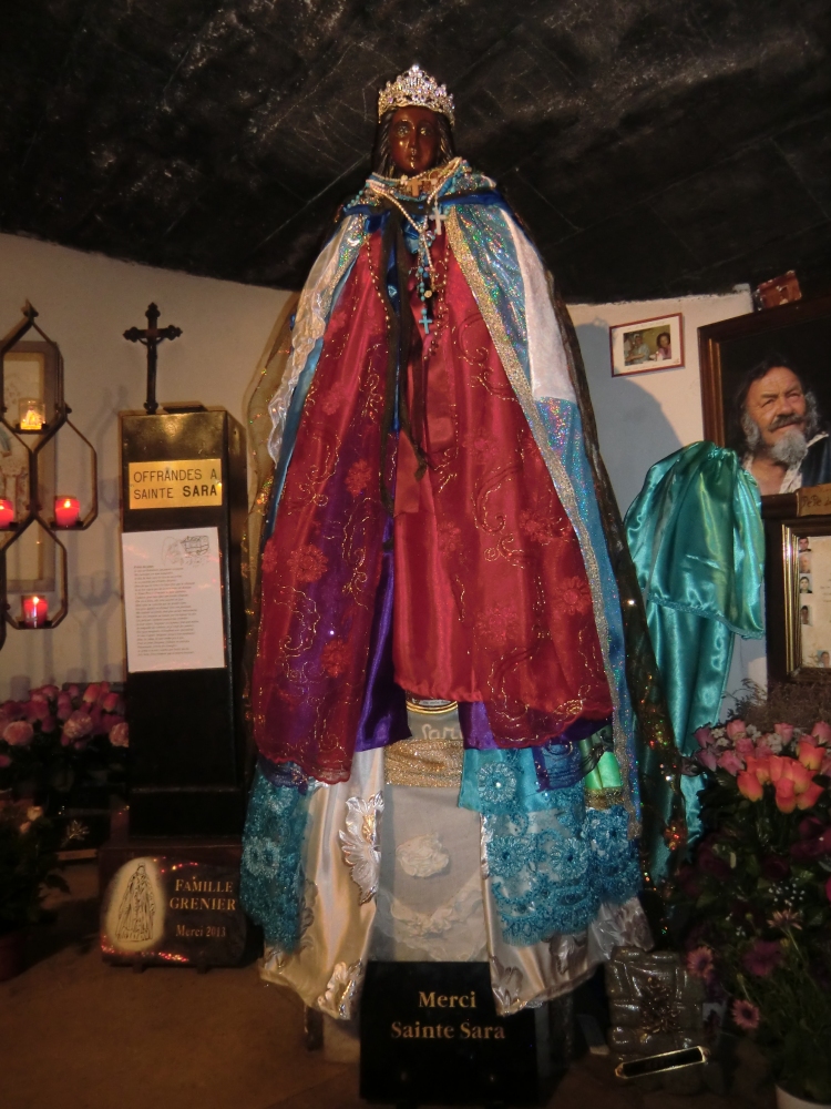 Sara-Statue in der Krypta der Marienkirche in Saintes-Maries-de-la-Mer