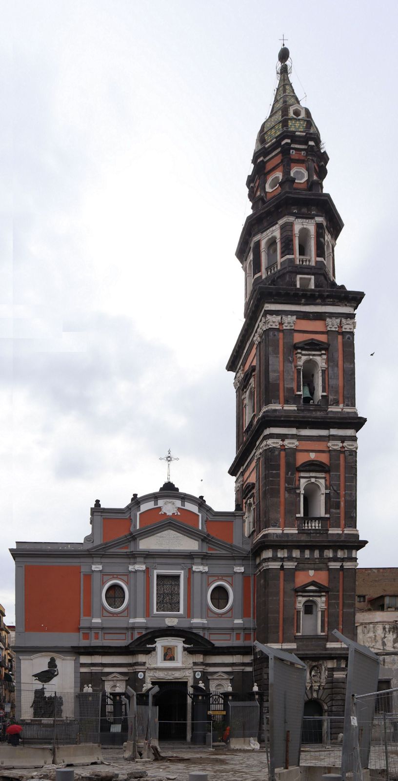 Kirche Santa Maria del Carmine Maggiore in Neapel