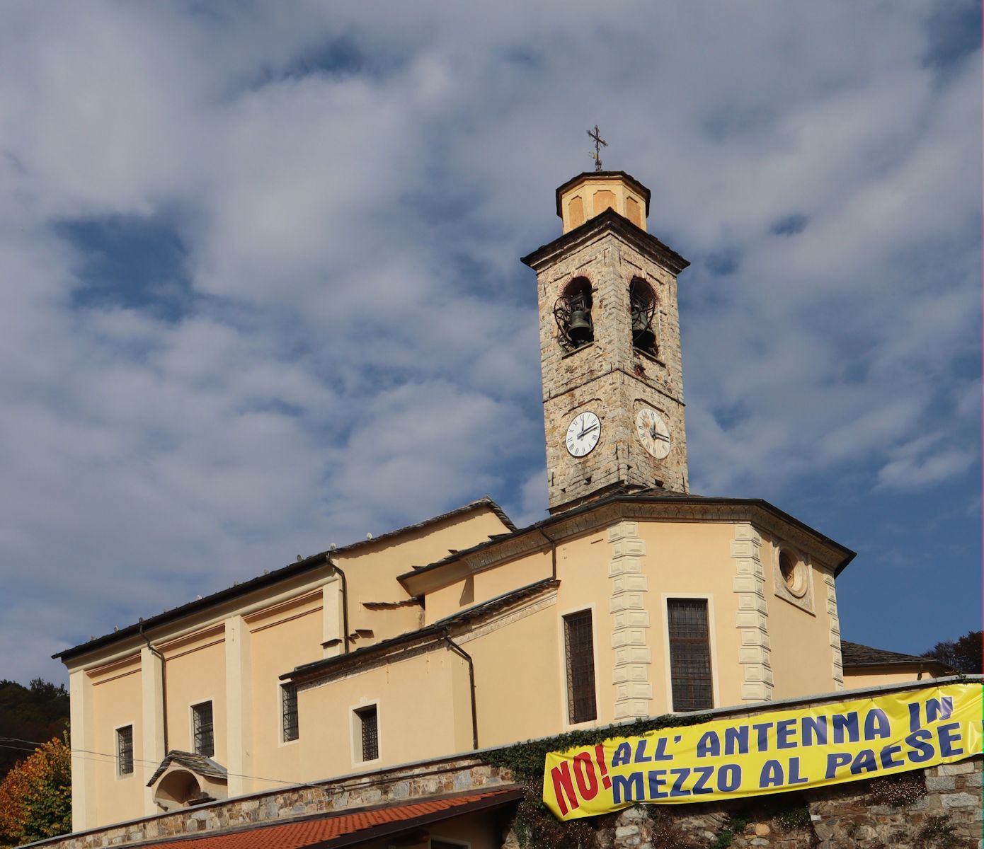 Kirche im Bergdorf Rastiglione