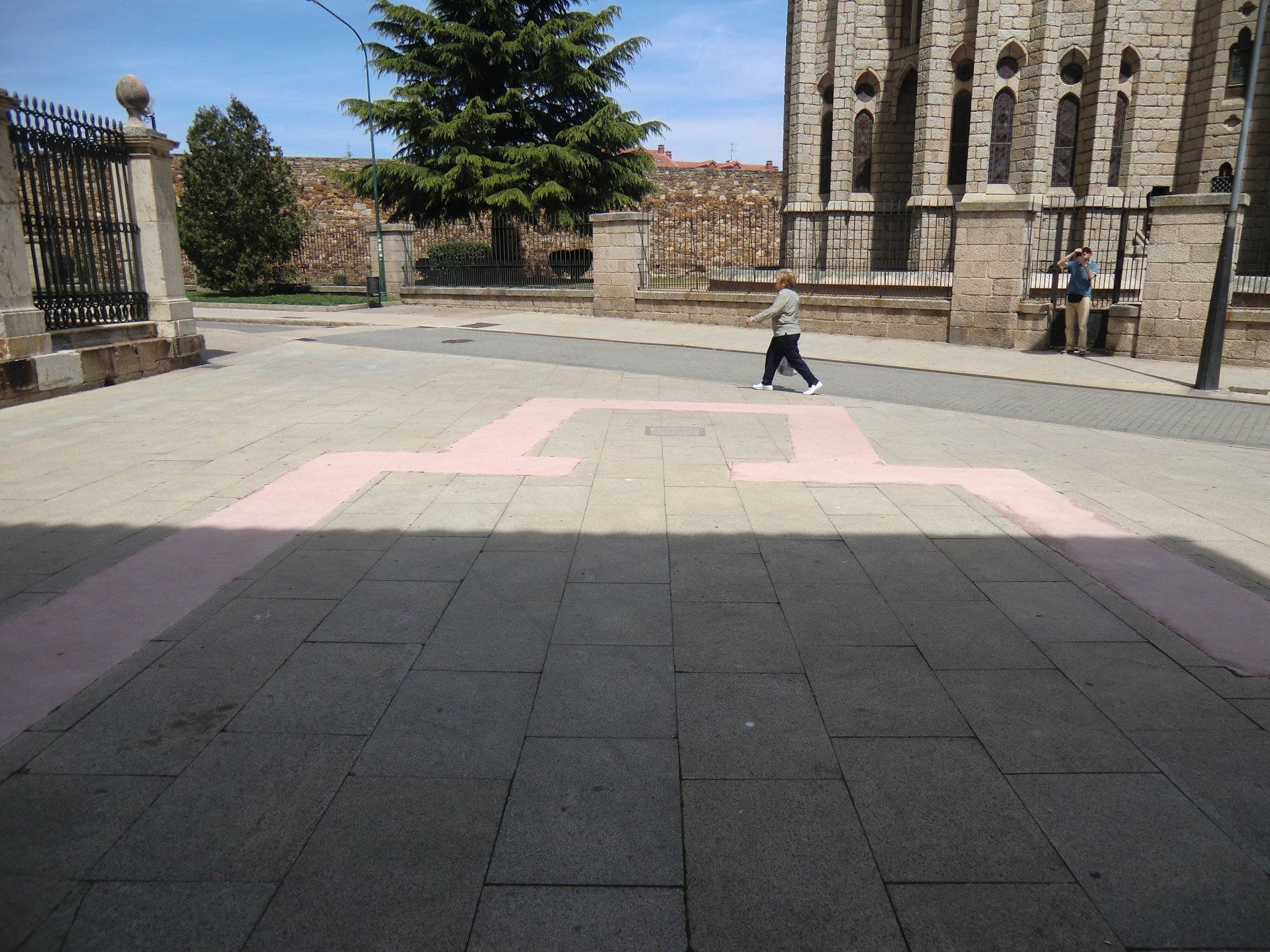 Zwischen der heutigen Kathedrale und dem Bischofspalast in Astorga wurden 1999 die Reste der Kirche aus Turibius' Zeiten ausgegraben und markiert