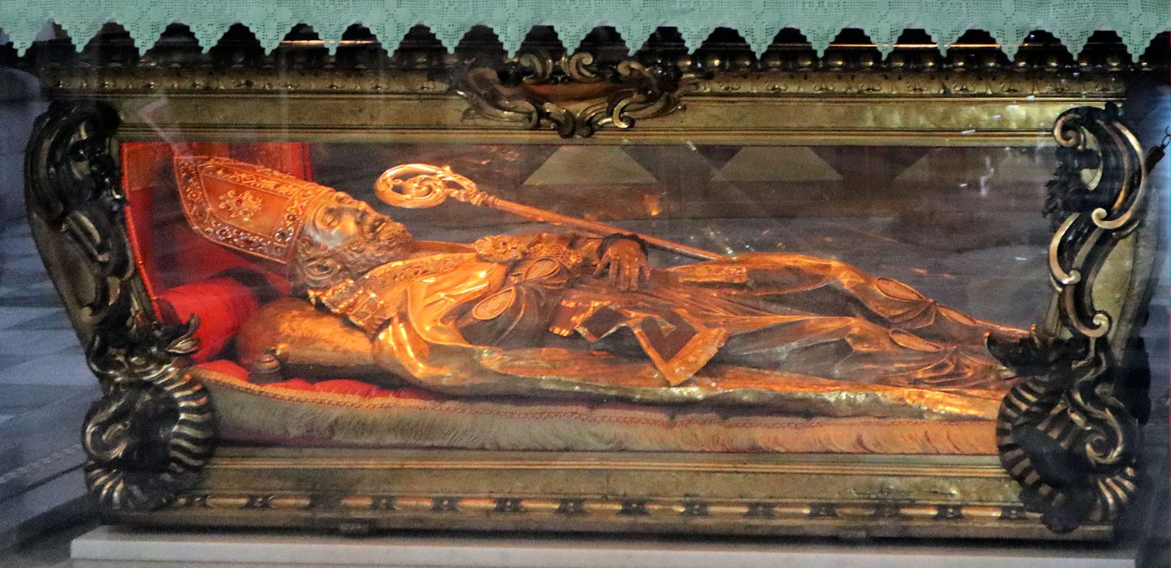 Schrein des Valentin in der Basilika San Valentino in Terni