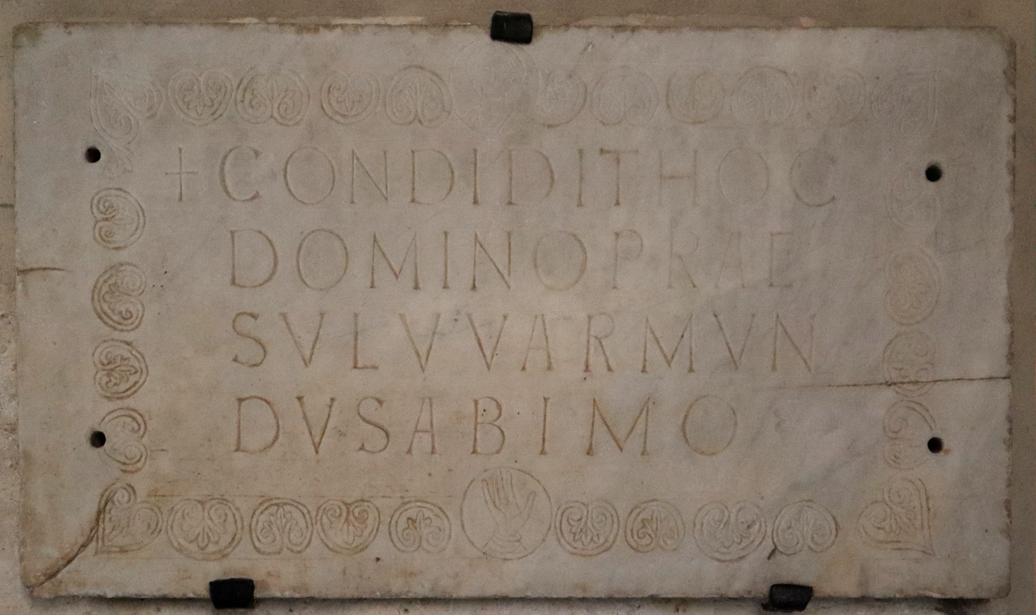 Varmundus' Grabinschrift in der Kathedrale in Ivrea