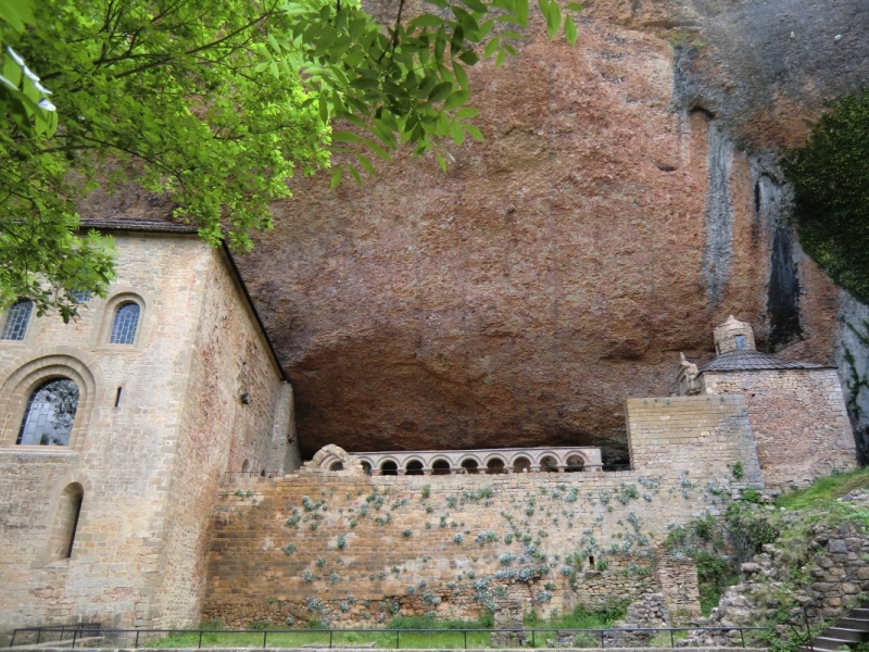 Das von Felsen überdeckte Kloster San Juan de la Peña