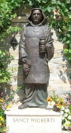 Wigbert-Statue im Hof des Klosters Werningshausen, einem ökumenisches Benediktinerkloster unter dem Dach der Evangelisch-lutherischen Kirche in Thüringen