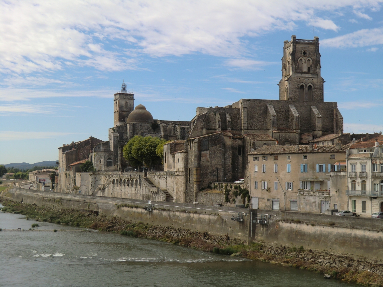 Stiftskirche St-Saturnin</a> und Pfarrkirche St-Pierre in Pont-St-Esprit