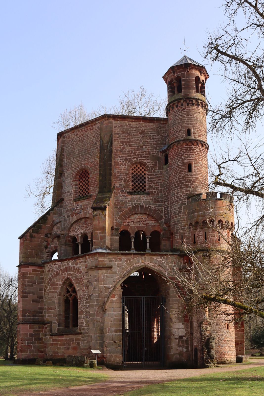 „Alter Turm”, letzter Rest der Klosterkirche in Mettlach